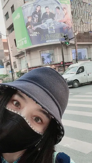 范冰冰黑色渔夫帽妆容精致自拍图片