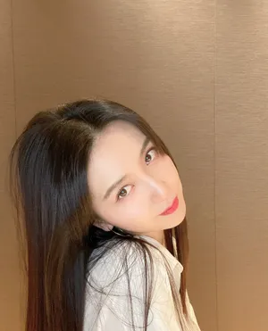 许龄月甜美俏皮自拍图片_2