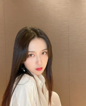 许龄月甜美俏皮自拍图片_3