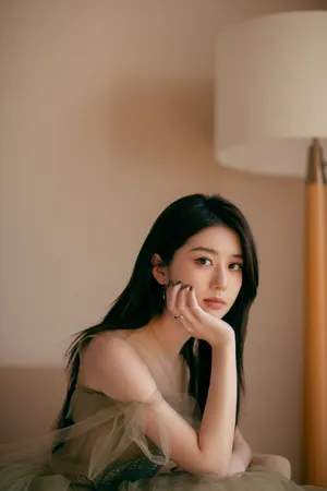 李凯馨性感月光裙写真图片