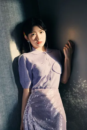 赖美云紫色毛衣甜美写真图片_6