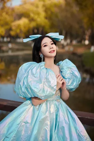 张紫宁在逃公主甜美写真图片_1