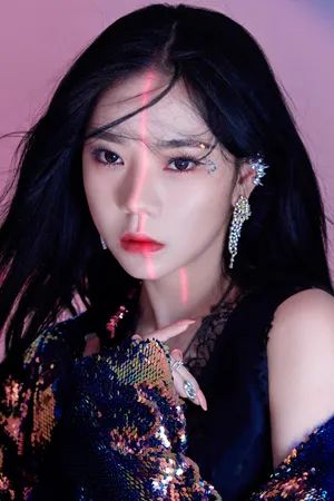 张紫宁流光亮片西装酷美写真图片_3