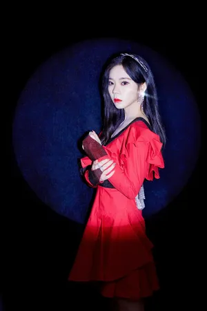 张紫宁红裙美艳性感写真图片_7