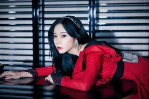 张紫宁红裙美艳性感写真图片_8