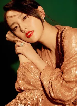 性感美女明星张嘉倪妩媚优雅写真_5