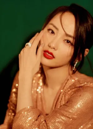 性感美女明星张嘉倪妩媚优雅写真_9