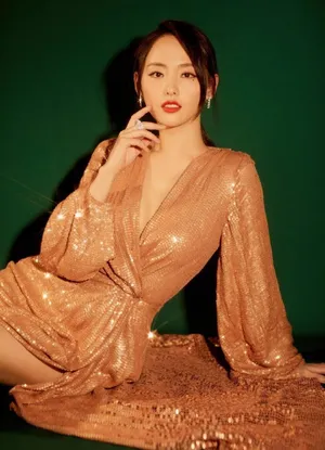 性感美女明星张嘉倪妩媚优雅写真_10