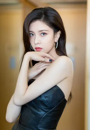 性感美女宋妍霏妩媚优雅写真_3
