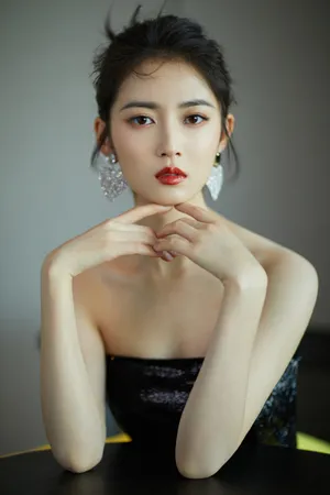 陈钰琪撞色蛋糕裙性感写真图片