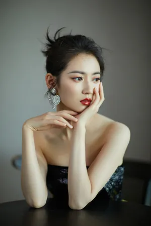 陈钰琪撞色蛋糕裙性感写真图片_2