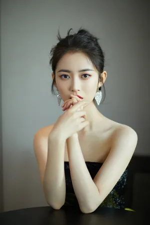陈钰琪撞色蛋糕裙性感写真图片_3