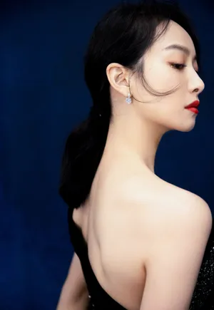 宋茜黑色单肩礼服性感写真图片_3