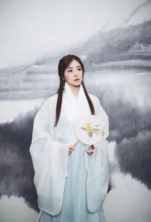 张含韵汉服造型甜美古风写真图片_5