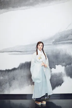 张含韵汉服造型甜美古风写真图片_10