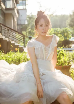 性感美女杨若兮妩媚优雅个性写真_3