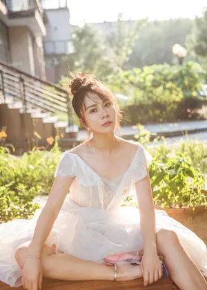 性感美女杨若兮妩媚优雅个性写真_4