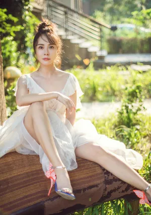 性感美女杨若兮妩媚优雅个性写真_6