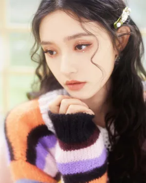 林允圣诞彩虹装甜美养眼写真图片_3