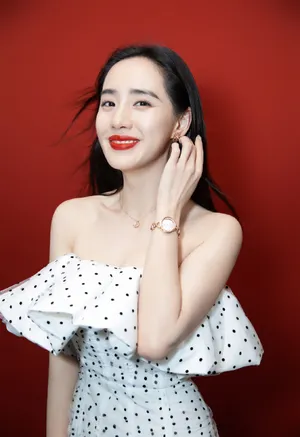 王智性感抹胸裙写真图片_4