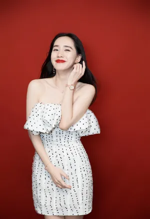 王智性感抹胸裙写真图片_8