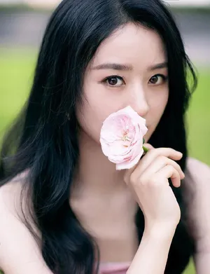 性感美女赵丽颖粉色裙子优雅写真_4