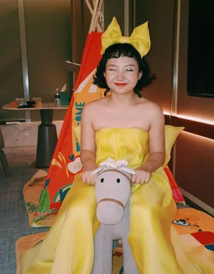 辣目洋子裹胸裙清甜可爱写真_2