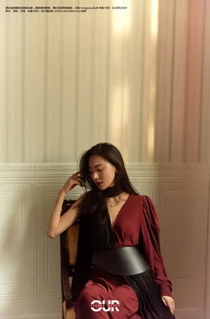 黄梦莹拼色长裙性感写真图片_5