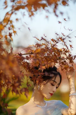 祝绪丹蓝色露肩纱裙魅惑性感写真_7