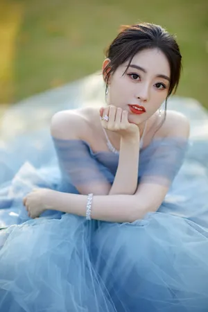 祝绪丹蓝色露肩纱裙魅惑性感写真_10
