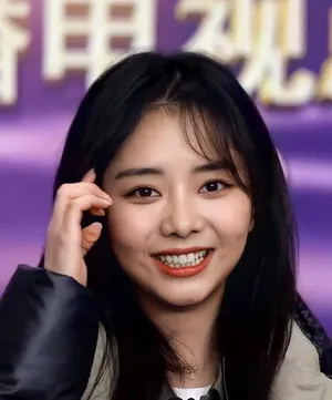谭松韵皮肤白嫩甜美少女美照图片