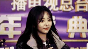 谭松韵皮肤白嫩甜美少女美照图片_3