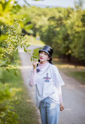 黄奕渔夫帽清秀甜美写真图片