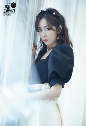硬糖少女王艺瑾质感复古写真图片_2