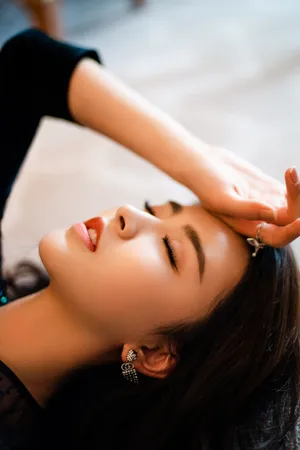 金子涵性感摩登连身裙写真图片_1