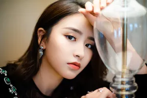 金子涵性感摩登连身裙写真图片_2