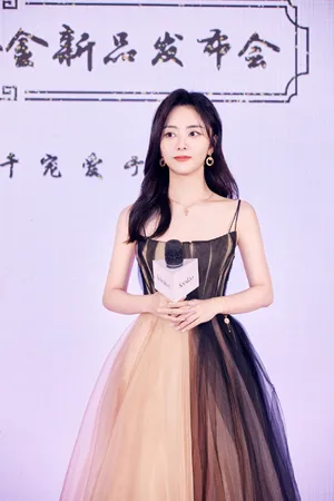 谭松韵甜美气质品牌活动图片