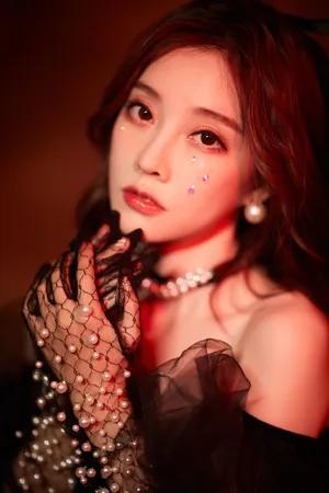 冯提莫暗黑甜酷风写真图片