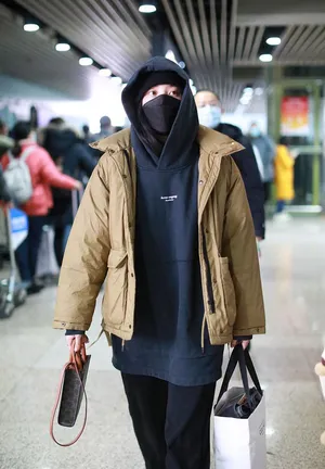 欧阳娜娜潮酷装扮休闲率性机场照图片_2