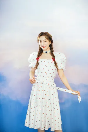 吴昕碎花连衣裙清新甜美写真图片_2