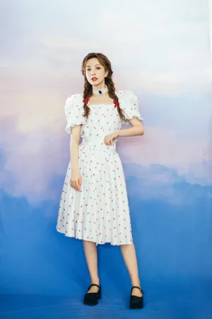 吴昕碎花连衣裙清新甜美写真图片_4