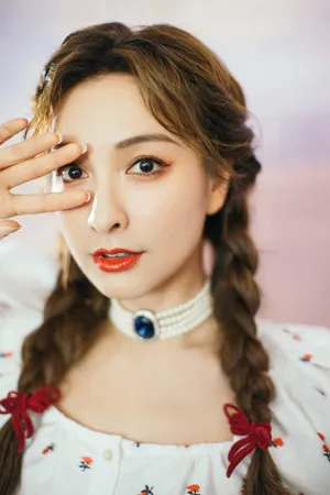 吴昕碎花连衣裙清新甜美写真图片_6