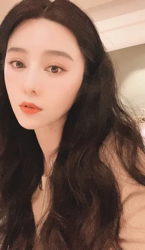 范冰冰怼脸自拍精致美艳自拍图片_3