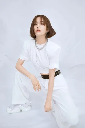 美女明星佟丽娅性感小蛮腰妩媚写真_3