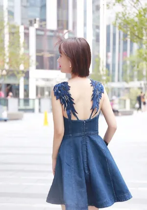性感美女梁缘露后背优雅妩媚写真_4