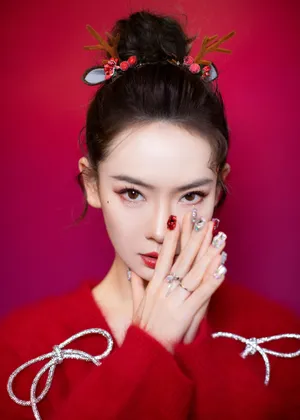 戚薇红裙性感美艳写真图片_4