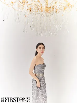黄圣依华丽水晶灯大片写真图片_4