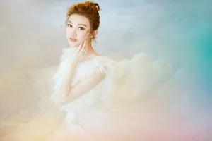性感美女景甜一袭白裙优雅写真_2