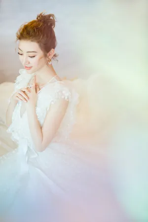 性感美女景甜一袭白裙优雅写真_6