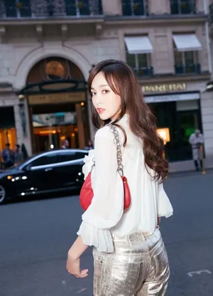 性感美女明星唐嫣优雅个性妩媚写真_7